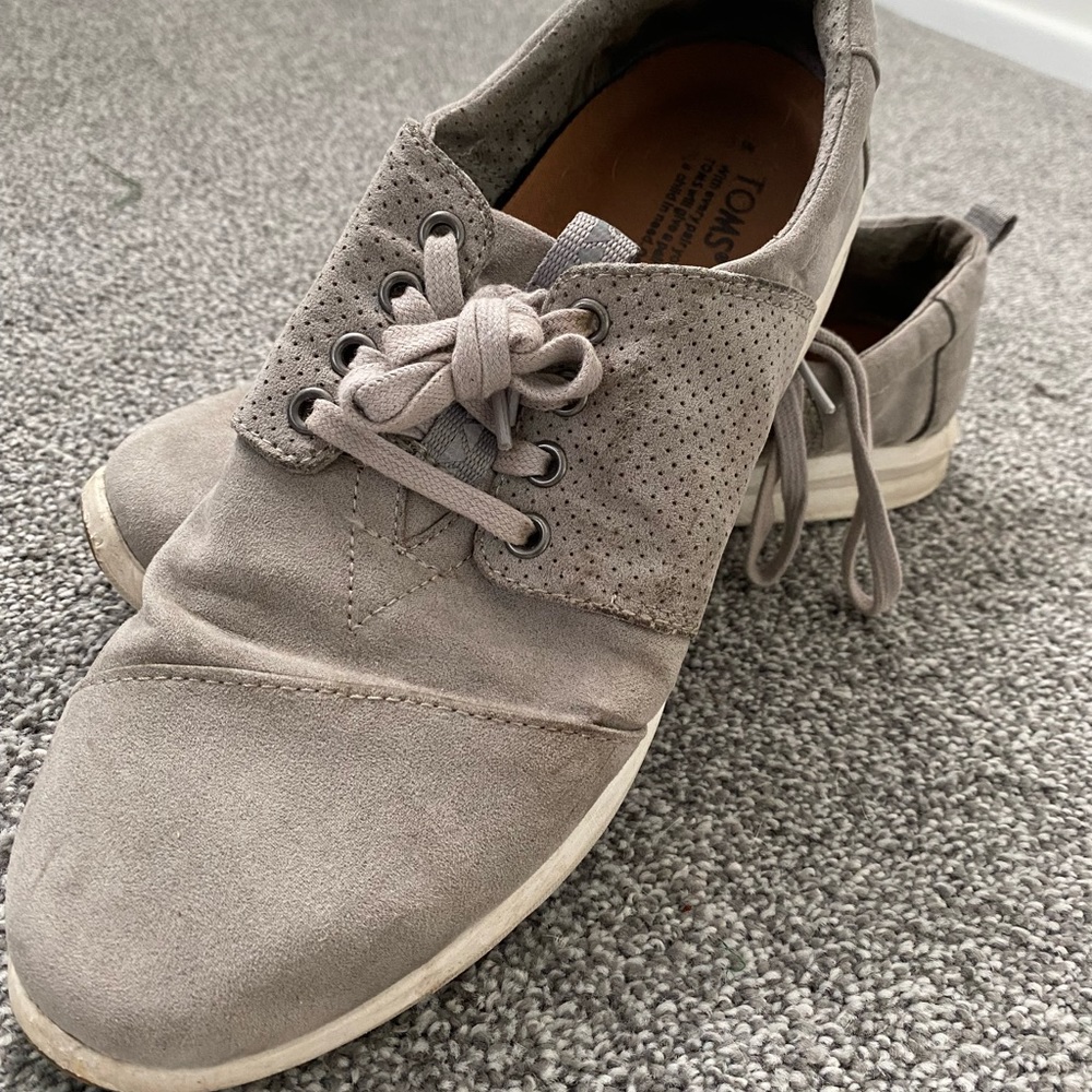 Mens grey suede TOMS sneakers size 9